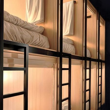 Westay Capsule Hostel Дубай Екстер'єр фото