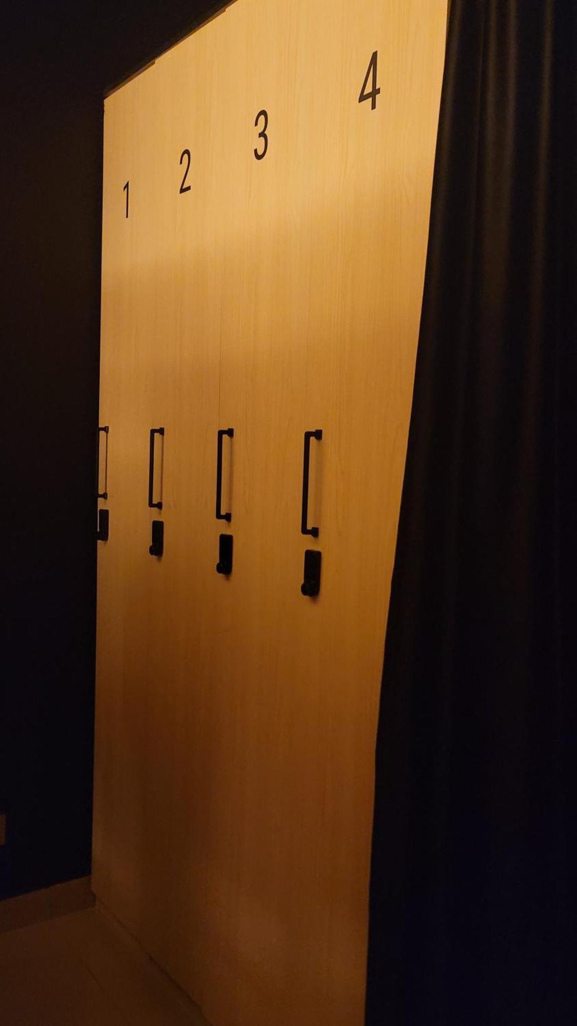 Westay Capsule Hostel Дубай Екстер'єр фото