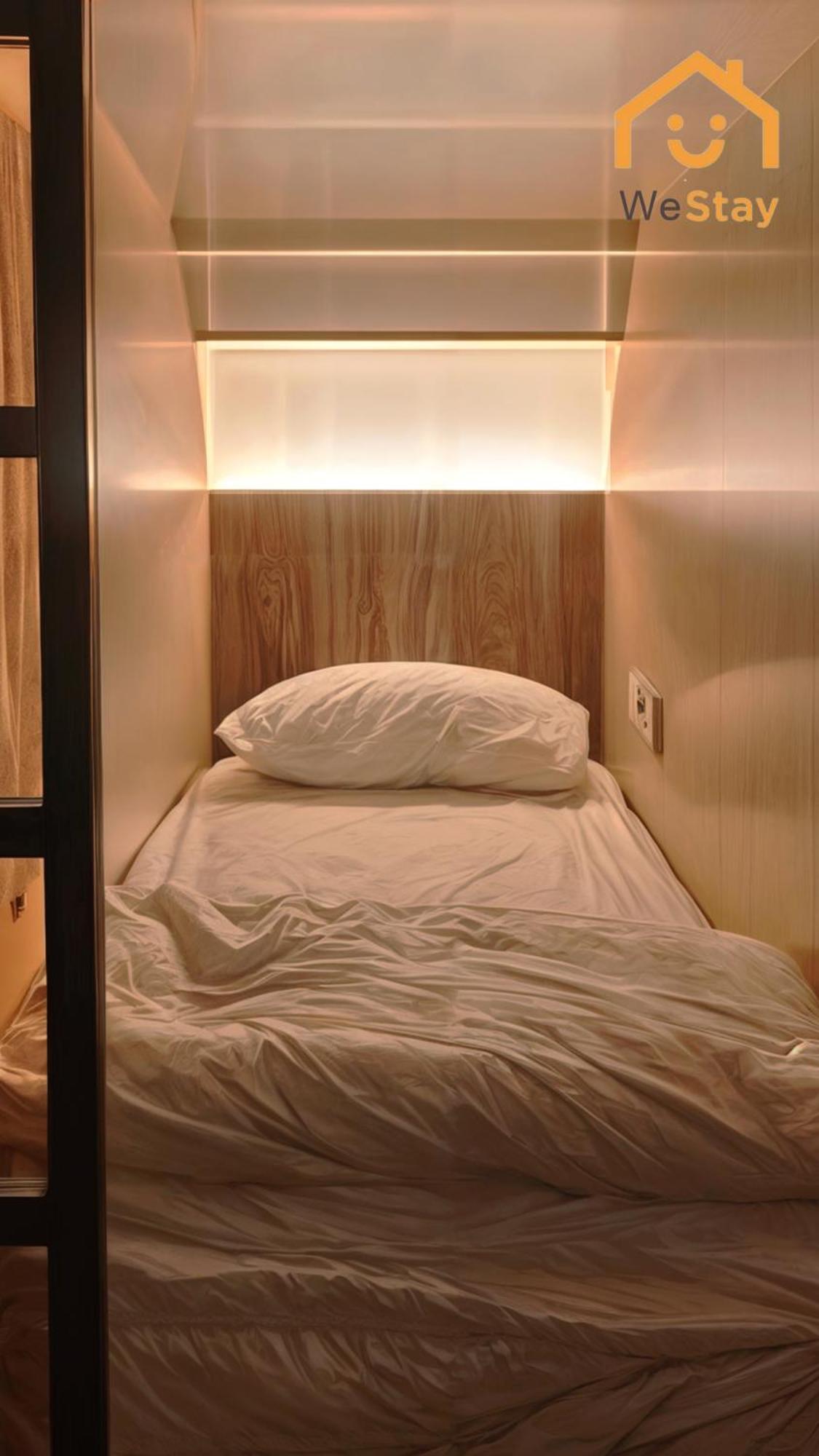 Westay Capsule Hostel Дубай Екстер'єр фото